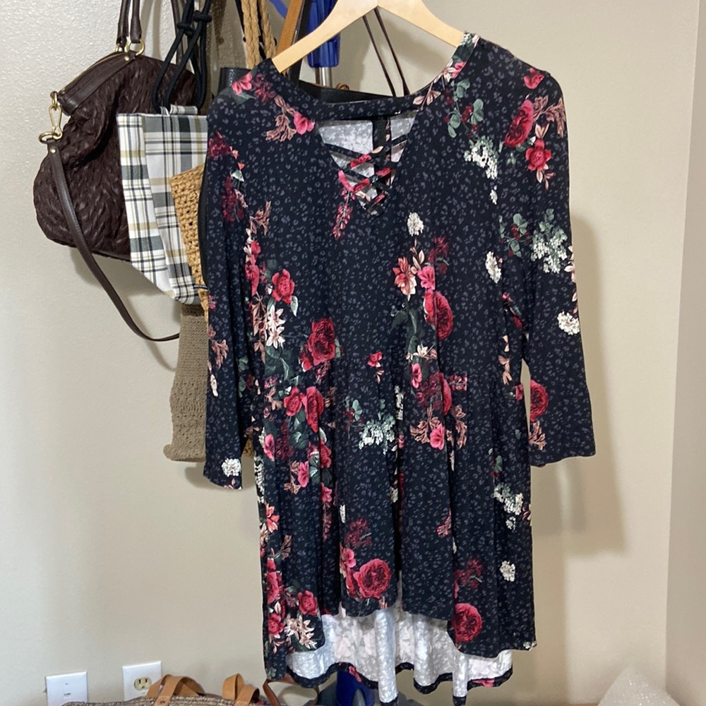 65. Torrid Super Soft Knits Size 2- ptp: 22.5” l:34”